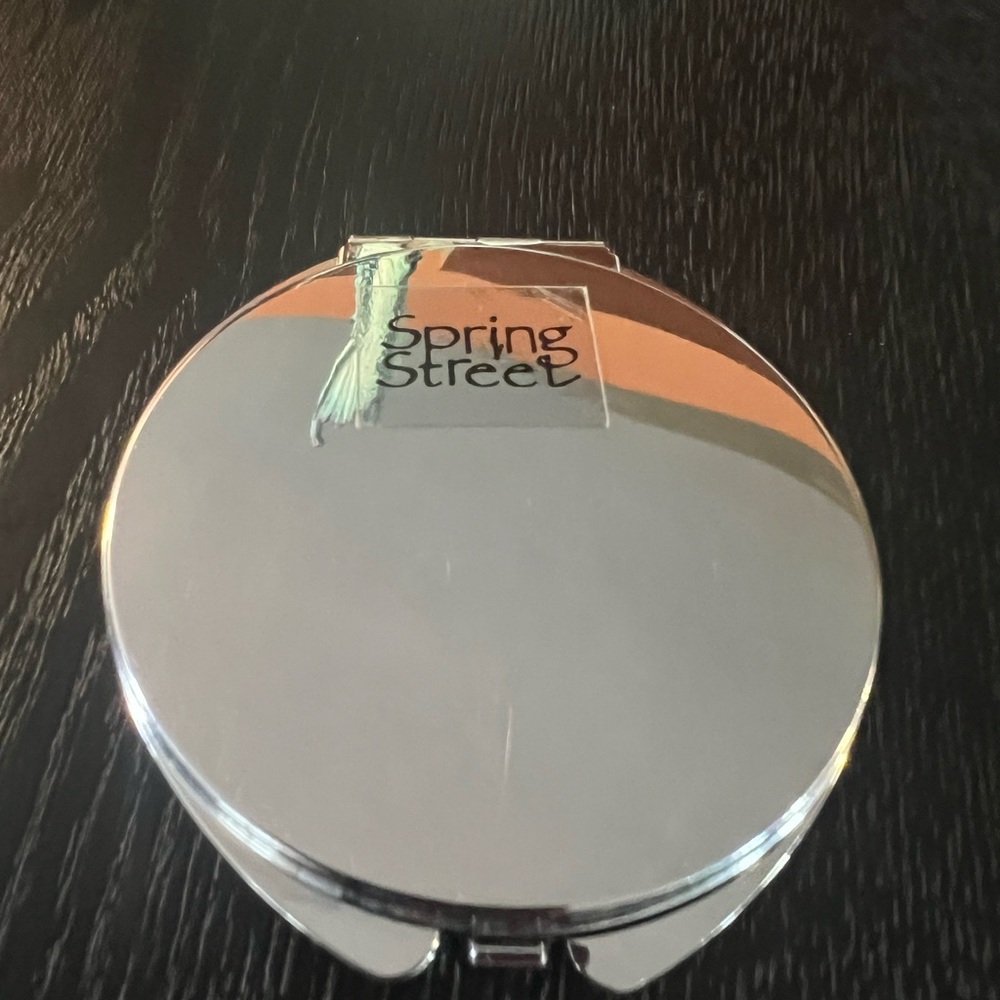 Mirror Compact. - Picture 4 of 4